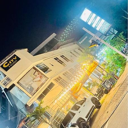 Airport City Hotel 카투나야크 외부 사진